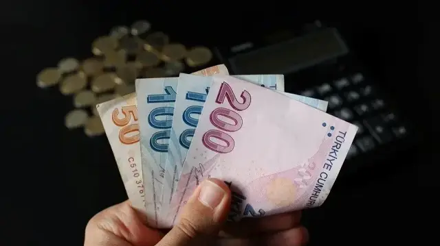 Emekliye zamma ek 6.3 puan refah payı rotası oluştu: 16.881 TL taban maaş alan SSK ve BAĞ-KUR’luya eşit zam formülü ortaya çıktı