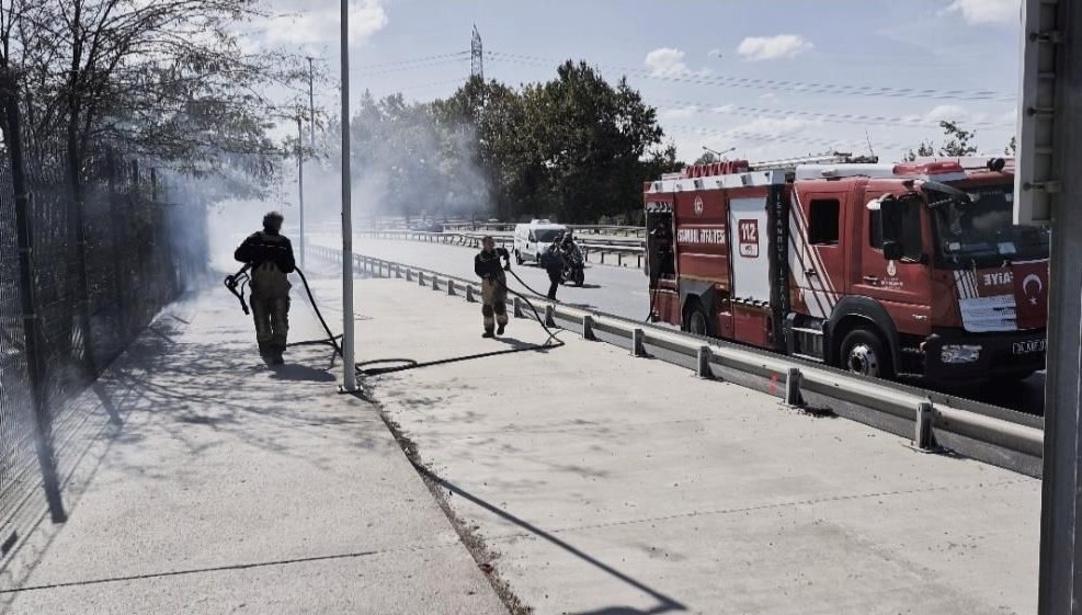 Metris Cezaevi yanında otluk alan yandı