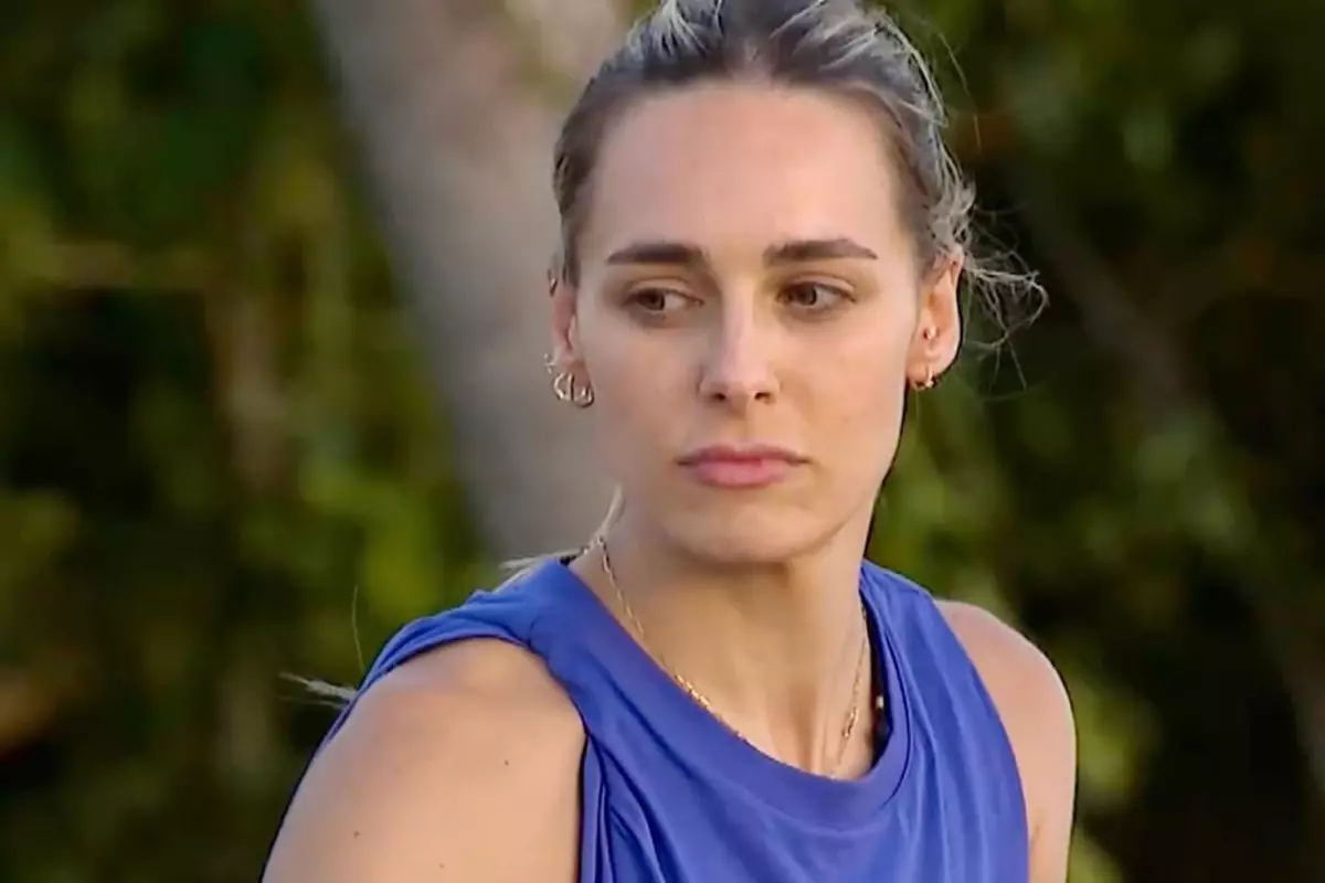 Damla Can sevgilisiyle kutsal topraklarda! Başörtülü haliyle takipçilerinin karşısına çıktı