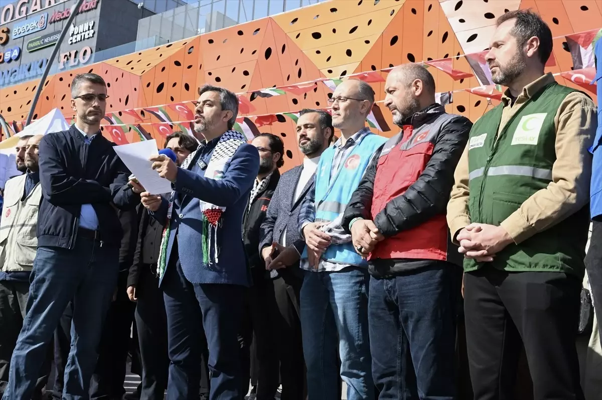 istanbulda gazzeye umut ol kampanyasi HHxbDrhk.jpg