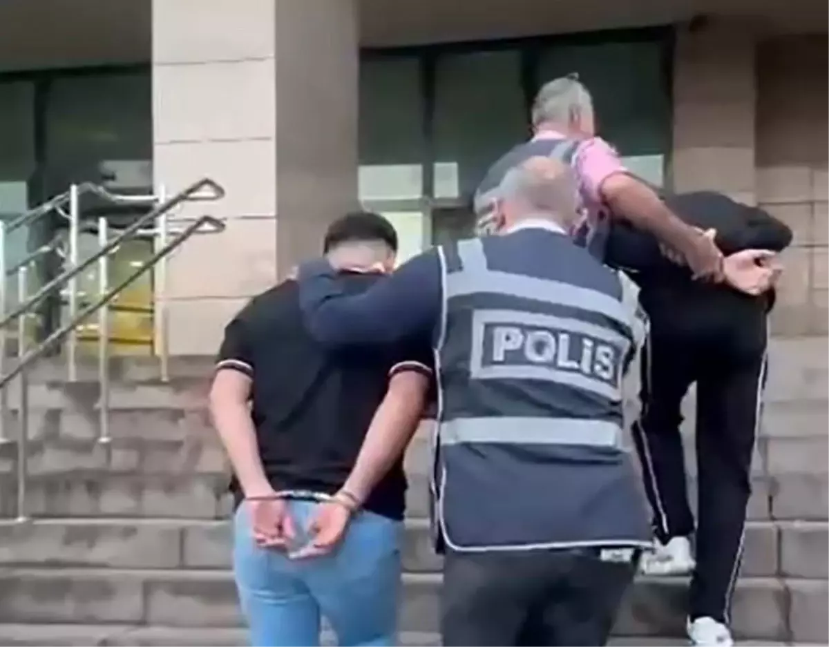 İzmir’de Motosiklet Hırsızları Yakalandı