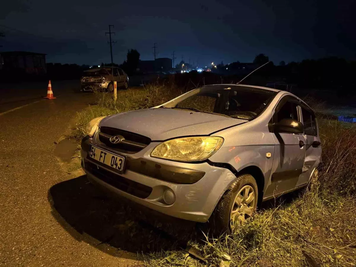 Sakarya’da İki Otomobil Çarpıştı: 3 Yaralı
