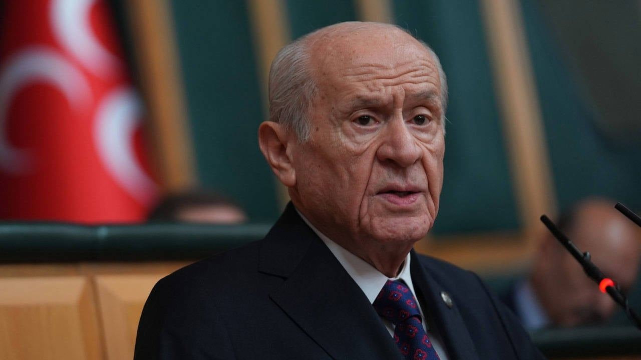 Devlet Bahçeli, İmralı için el yükseltti: Kimse gitmezse 3 arkadaşımla giderim