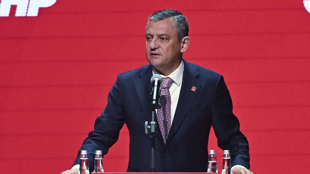 Özgür Özel’in kurultay konuşmasında dış politika mesajı