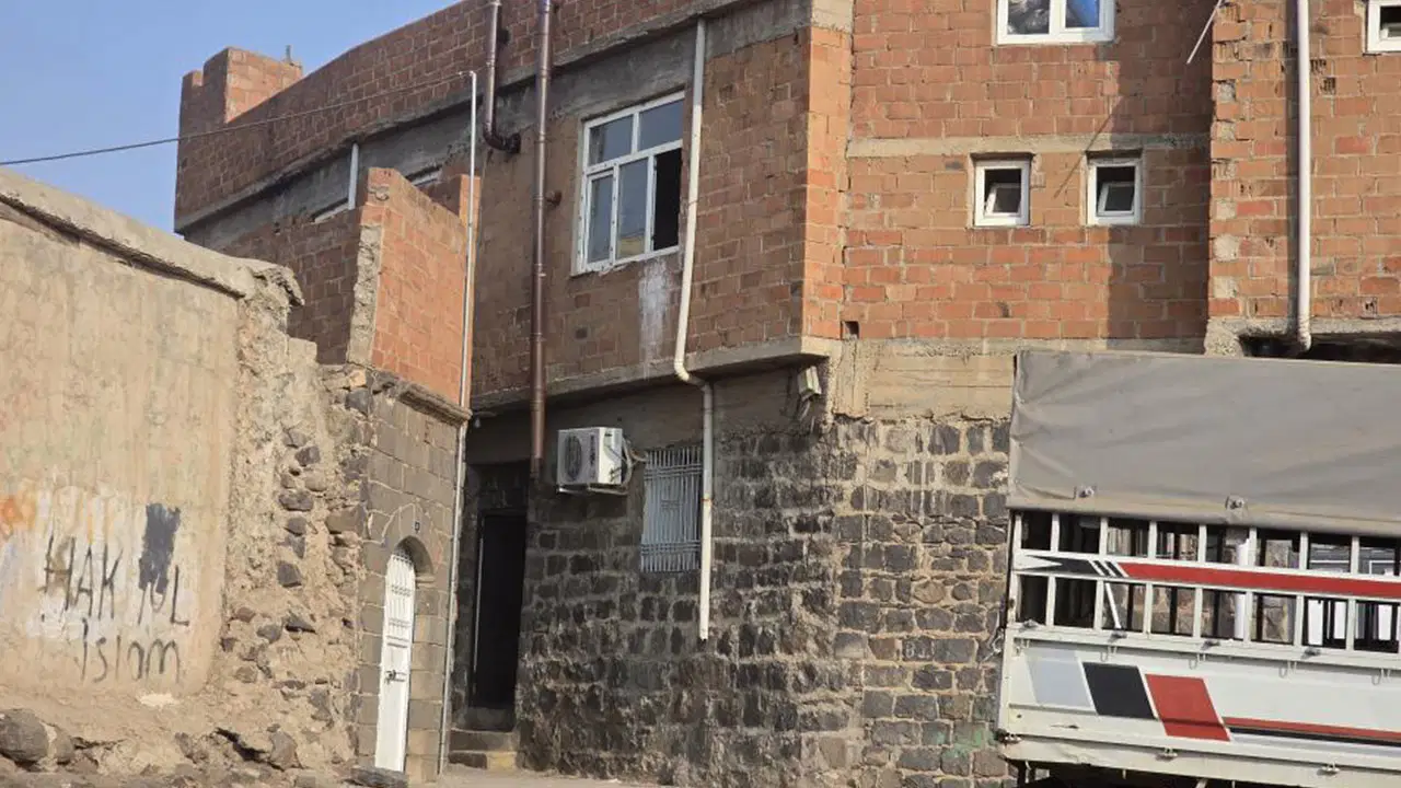 Şanlıurfa’da bir evde silahlı çatışma: 1 kişi öldü, 8 gözaltı var!