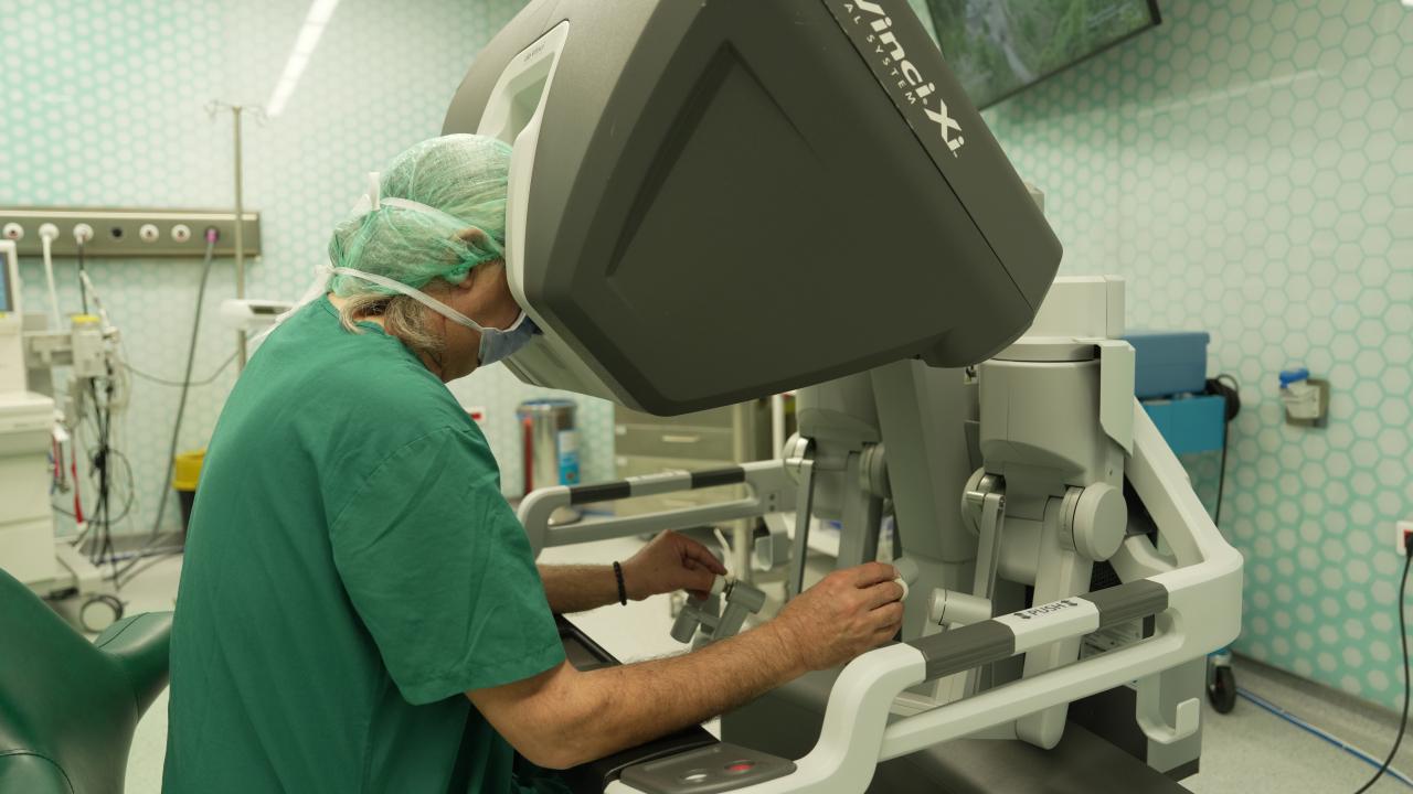 Ameliyatlarda yeni dönem! Neşterin yerini robot kolları alıyor