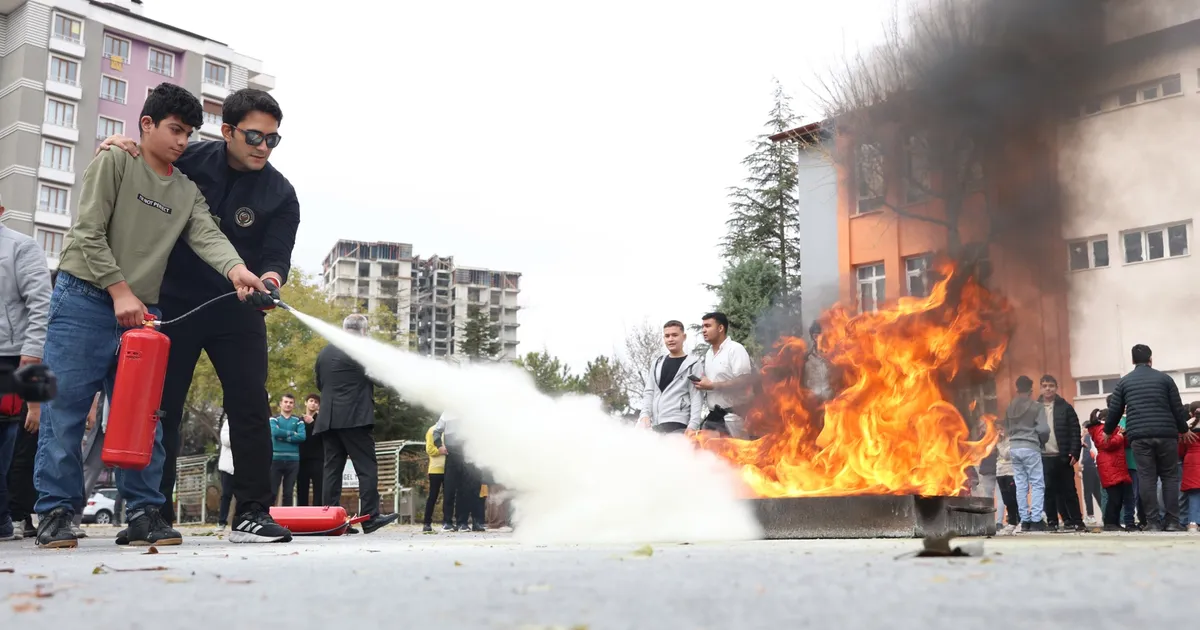 Konya’da özel gereksinimli bireylere afet eğitimi