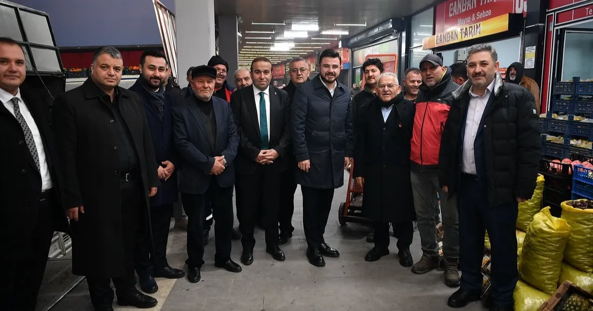 Memduh Büyükkılıç’tan Kayseri hal esnafına sabah ziyareti