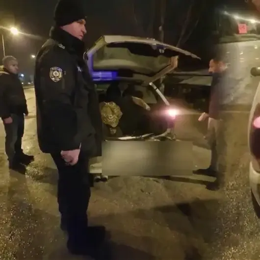 Amasya’da durdurulan otomobilin bagajından 5 kaçak göçmen çıktı