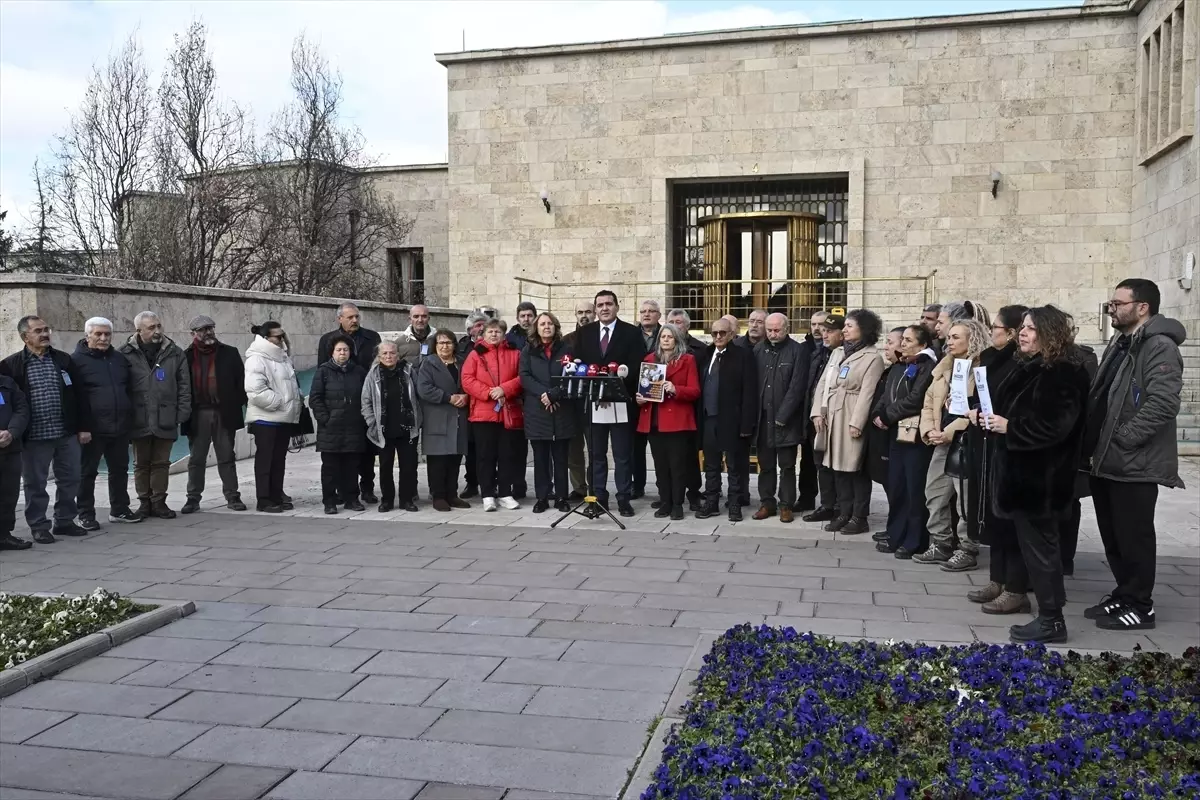 Emekli Maaşları İçin Mücadele Çağrısı