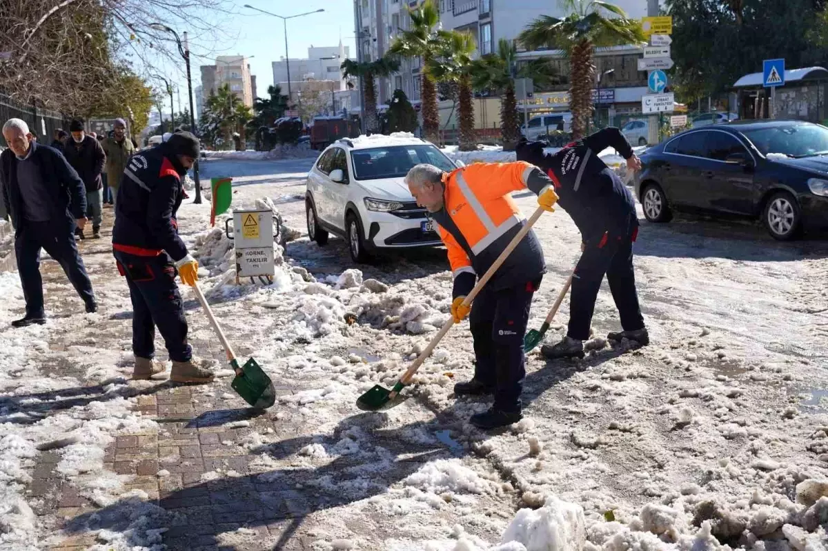 Kâhta Belediyesi’nden karla mücadelede kesintisiz çalışma