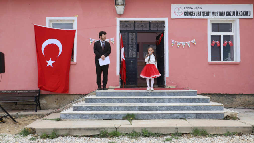 bir-ogretmen-bir-ogrenciyle-23-nisan-coskusu-FLkZ2f5W