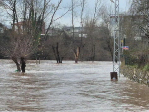 Bartın’da Irmak Taşması Sonucu Kara Yolu Suyla Doldurdu