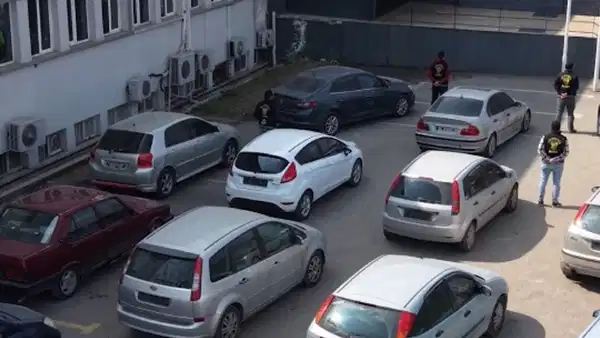 Bursa’da Çalıntı Araçlara Yönelik Operasyon: 28 Araç Ele Geçirildi, 3 Kişi Tutuklandı