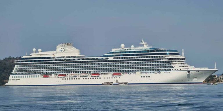 ilceye-simdiye-kadarki-en-buyuk-kruvaziyer-gemisi-geldi-bin-160-turist-getirdi-1ArCQGyy