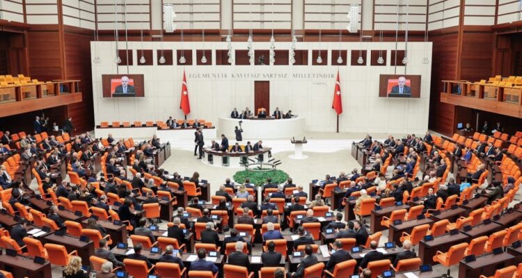 Özgür Özel ve Keskin Bayındır’ın Dokunulmazlık Dosyaları TBMM’ye Sunuldu