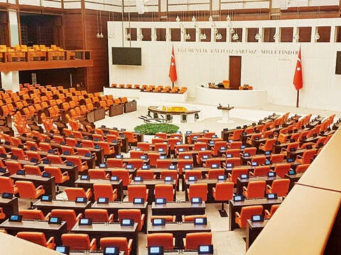 Partilerin vekil sayıları değişti: Meclis’teki sandalye sayısındaki son durum