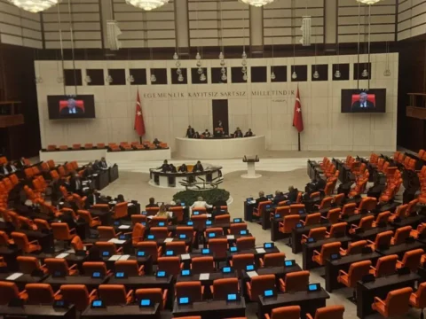 TBMM’de ‘NATO’ çıkışı: ”Zaman baskısı var’ diyorsunuz ama NATO haftasında Meclis’i çalıştırmıyorsunuz’